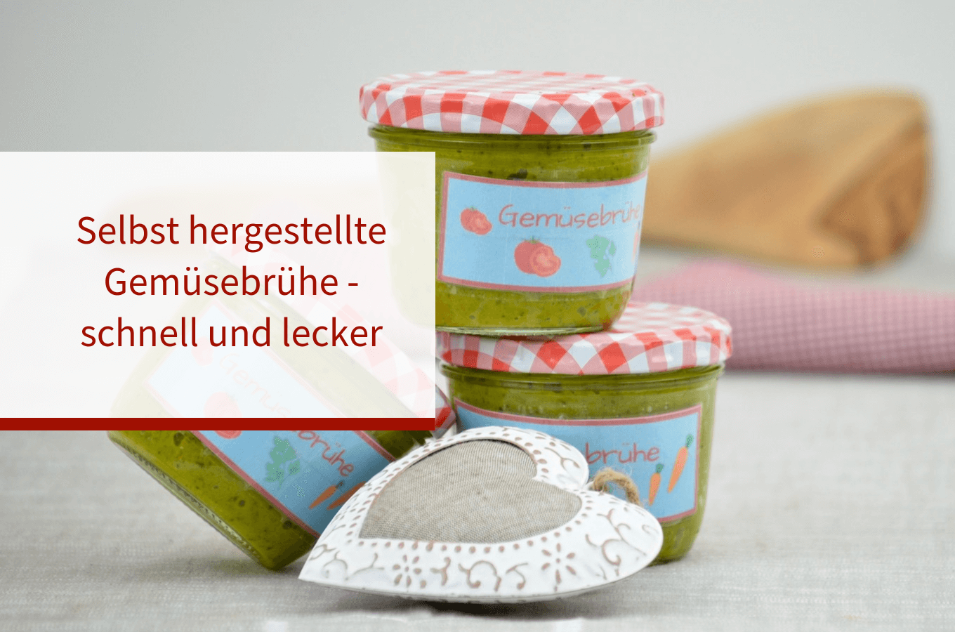 Selbst gemachte Gemüsebrühe im Glas