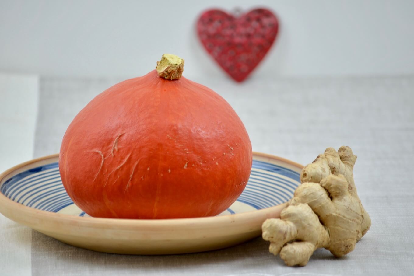 Ayurvedische Kürbissuppe, Hokkaidokürbis ganz