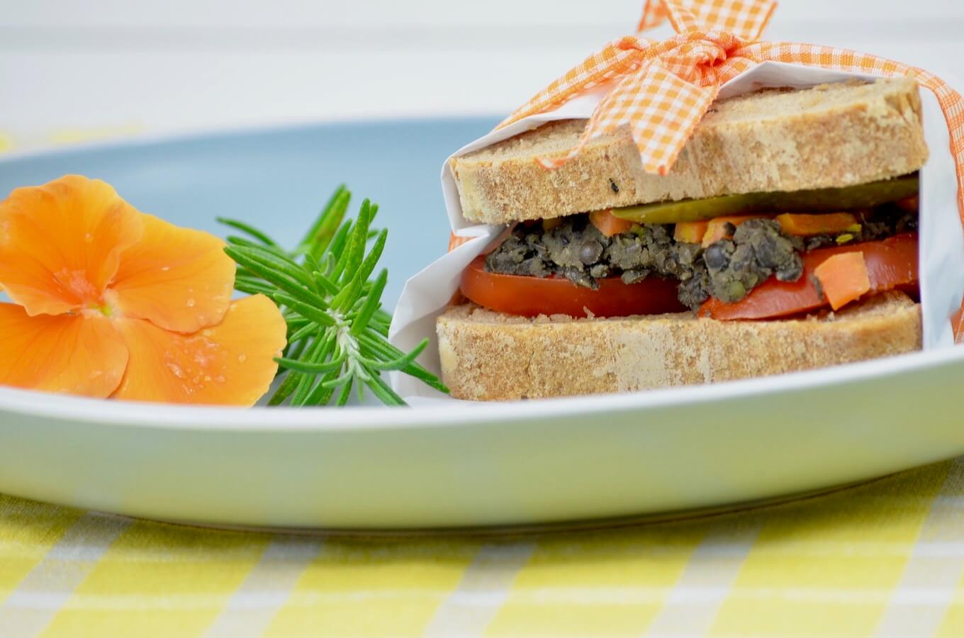 Rustikales, vegetarisches Sandwich