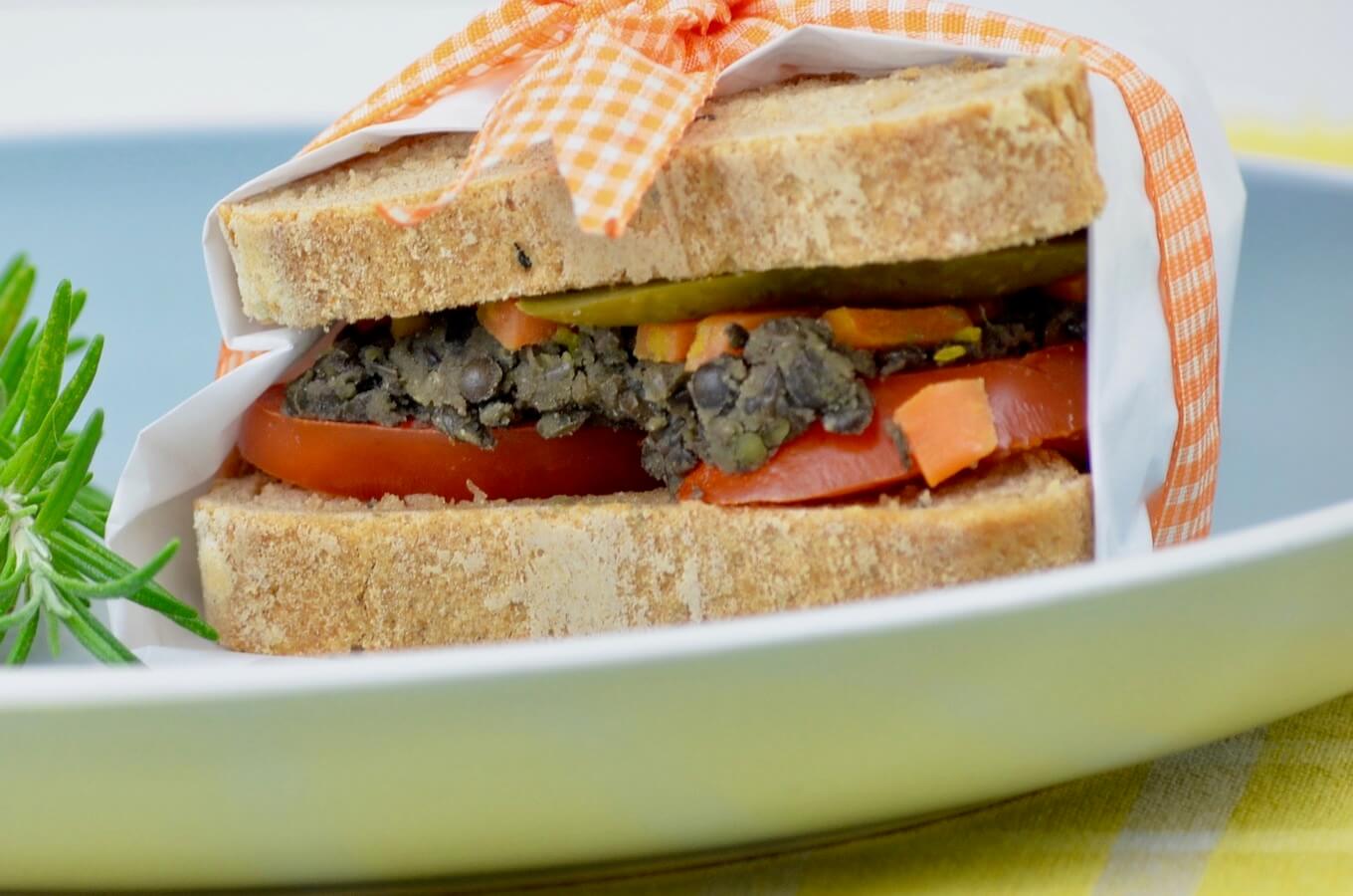Rustikales, vegetarisches Sandwich