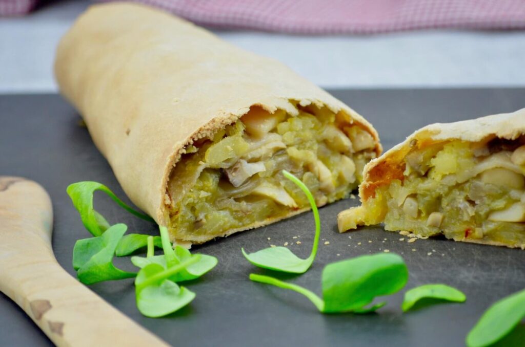 Gemüsestrudel aufgeschnitten