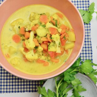 Ayurvedisches Kokos-Gemüsecurry