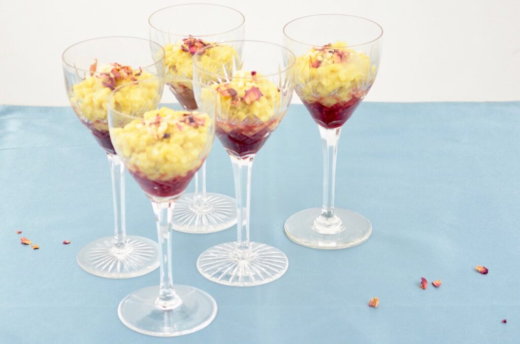 Milchreis mit Rose und Himbeere